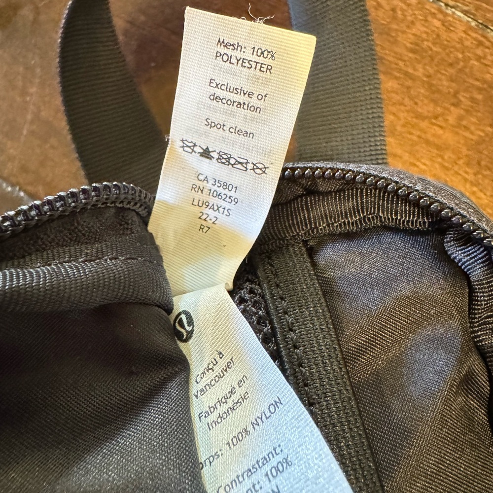 lululemon athletica mini Belt Bag Unisex - Like new (slightly used) - Picture 4 of 8